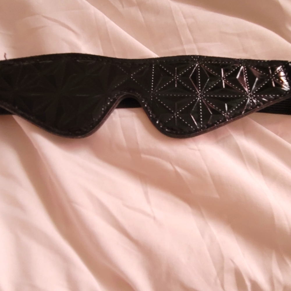 BLINDFOLD